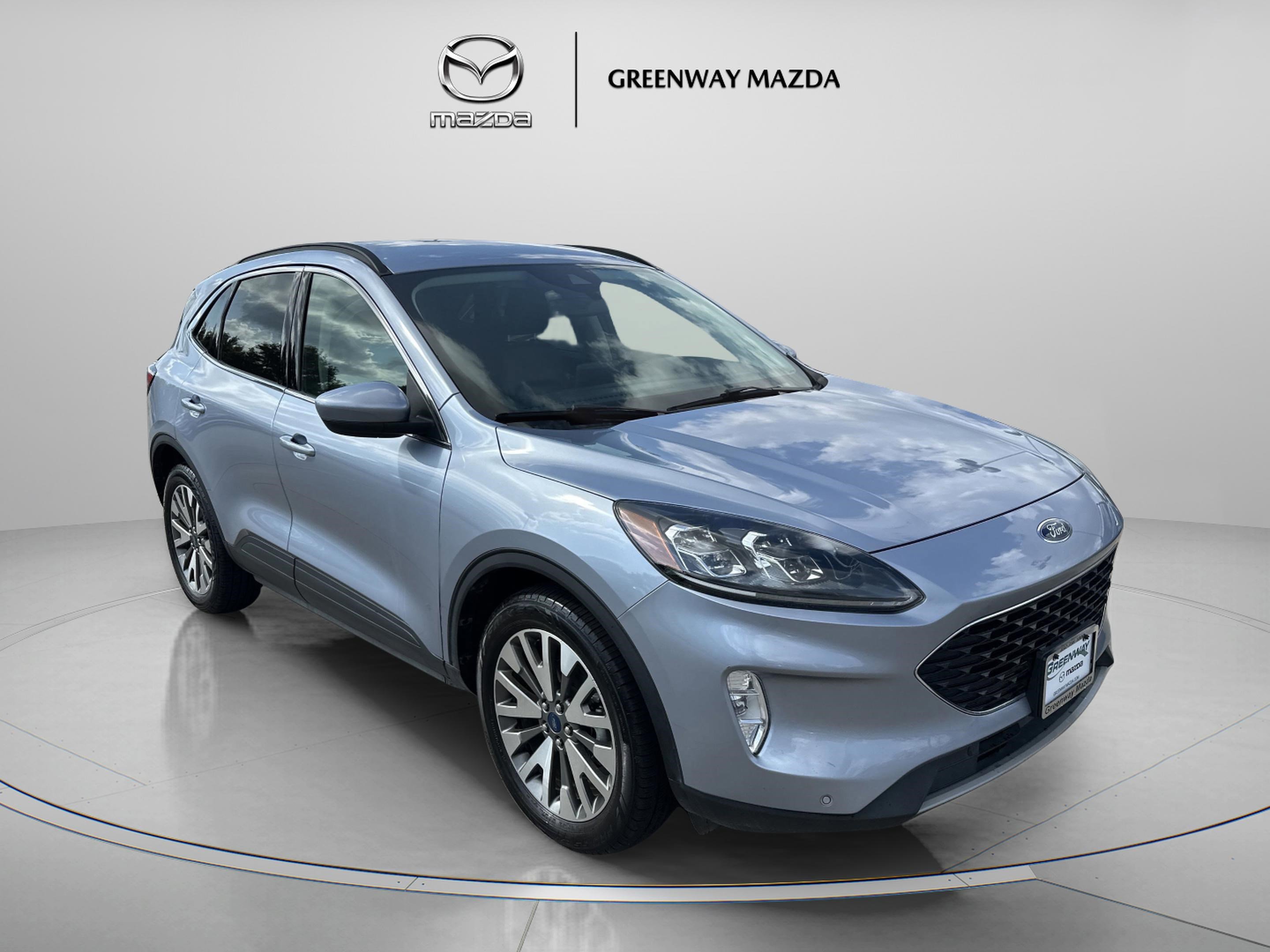 2022 Ford Escape Titanium's photo