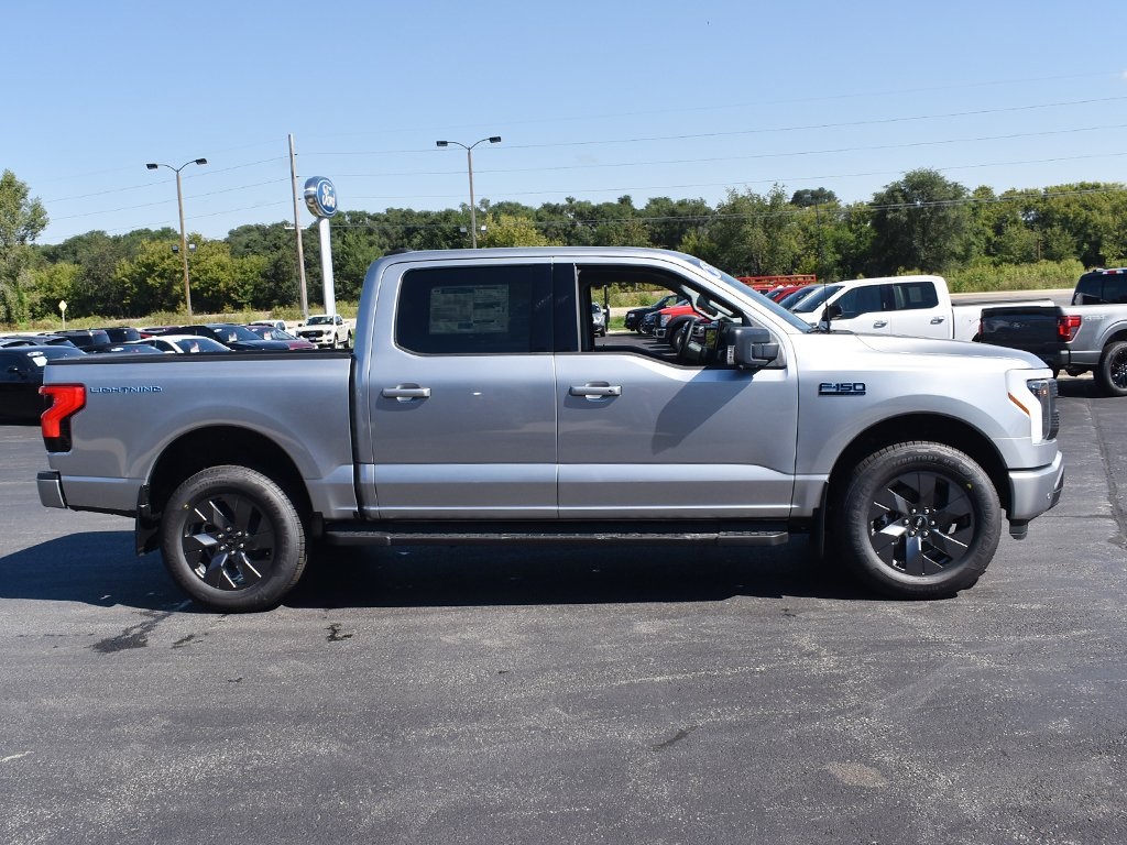 2025 Ford F-150 Lightning XLT photo 12