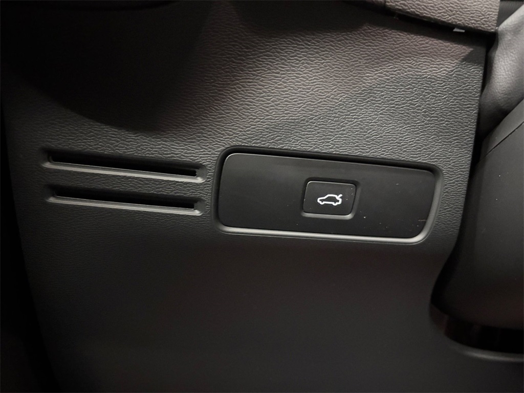 2023 Volvo XC40 Recharge Ultimate photo 24