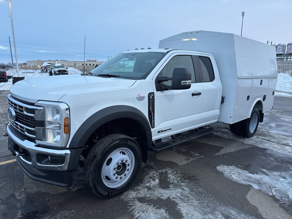 2026 Ford F-450 Super Duty Chassis Cab XL's photo