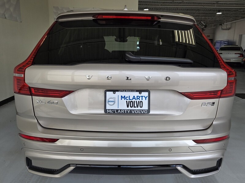 2025 Volvo XC60 B5 Plus photo 3