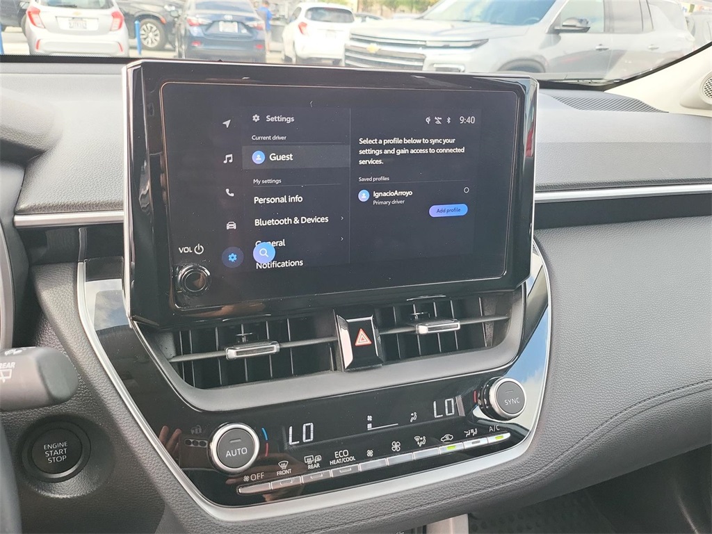 2024 Toyota Corolla Cross XLE photo 25