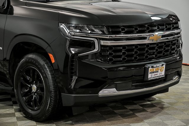 2021 Chevrolet Suburban LS photo 3