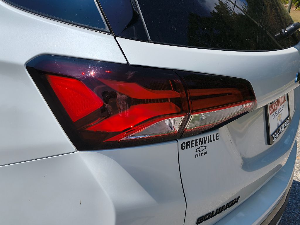 2023 Chevrolet Equinox RS photo 2