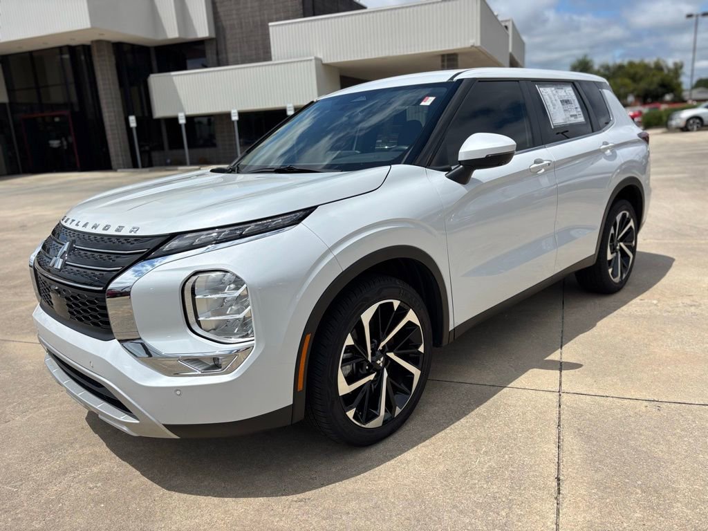 2024 Mitsubishi Outlander SE photo 3