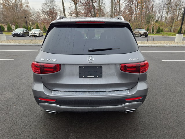 2026 Mercedes Benz GLB 250 4MATIC photo 4