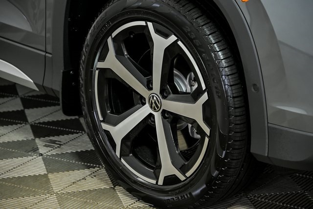 2025 Volkswagen Tiguan SE photo 2