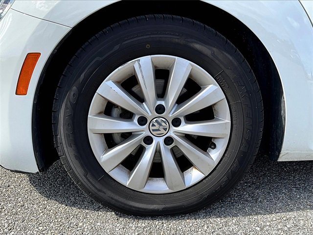 2019 Volkswagen Beetle S photo 7