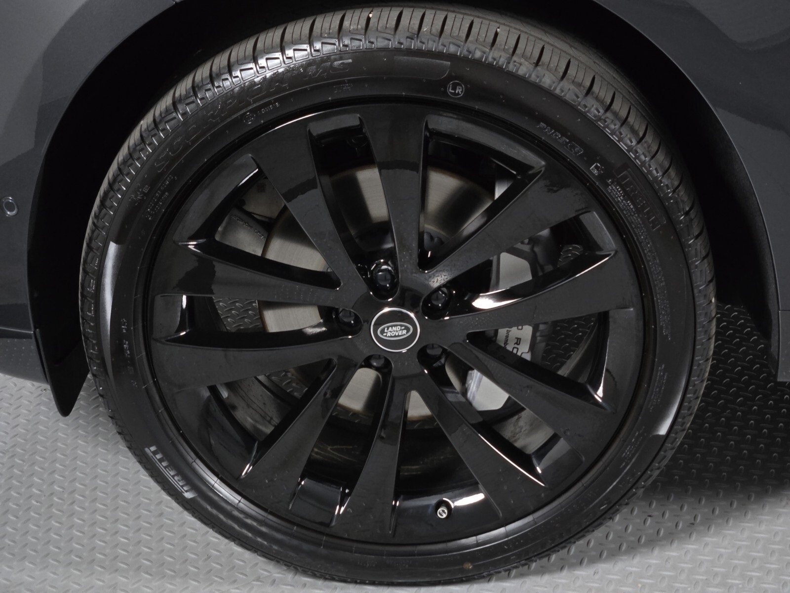 2025 Land Rover Range Rover Sport SE photo 6