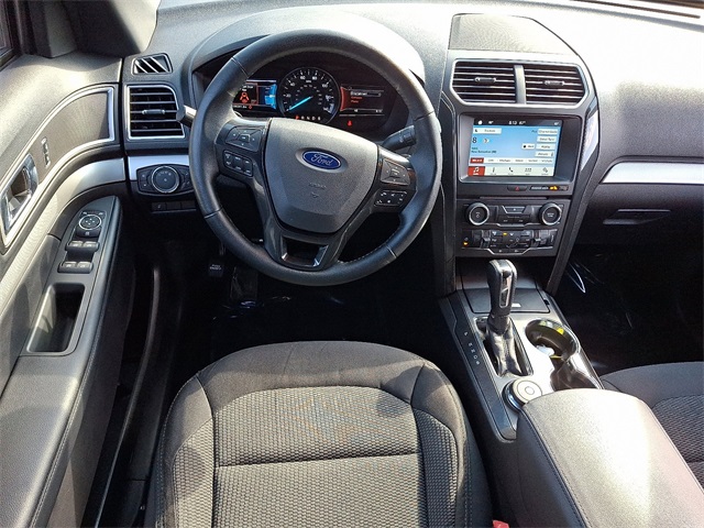 2017 Ford Explorer XLT photo 14