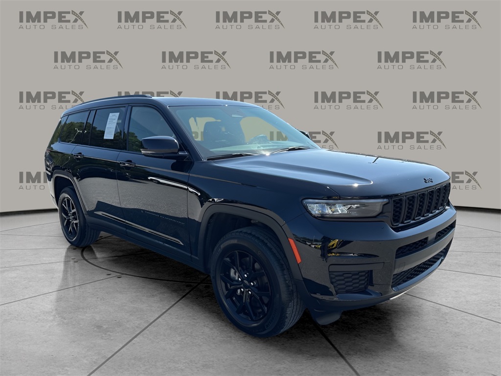 2024 Jeep Grand Cherokee Altitude photo 2