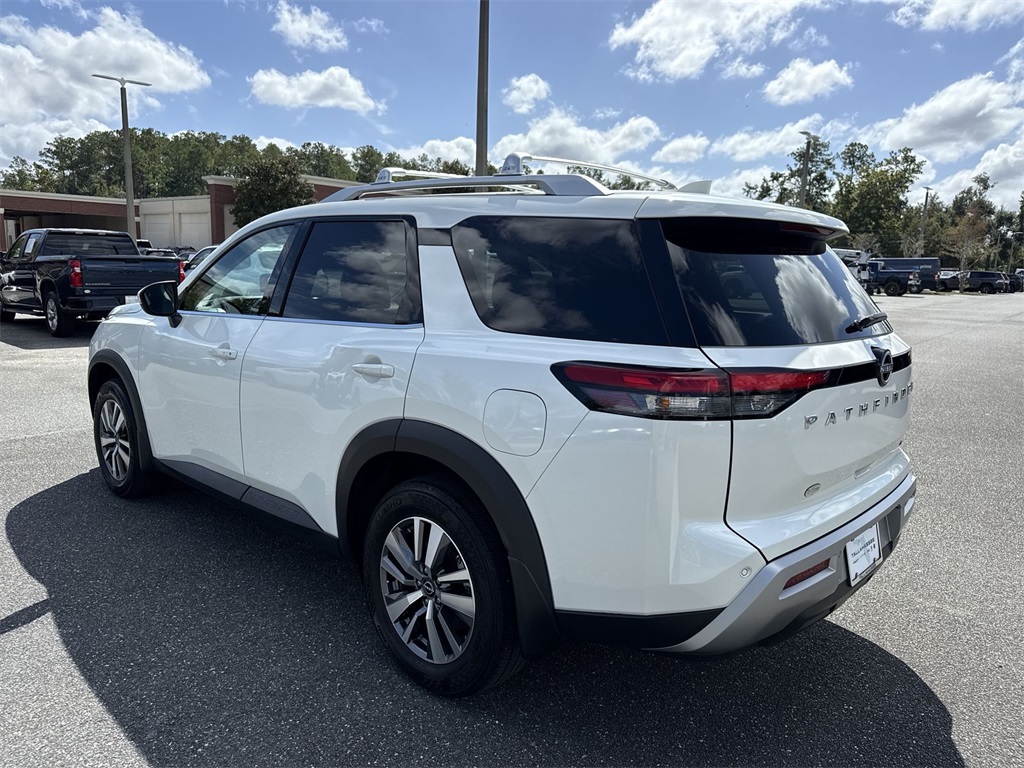 2022 Nissan Pathfinder SL photo 2