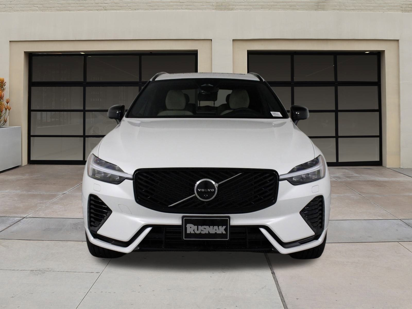 2026 Volvo XC60 Hybrid T8 Plus photo 2