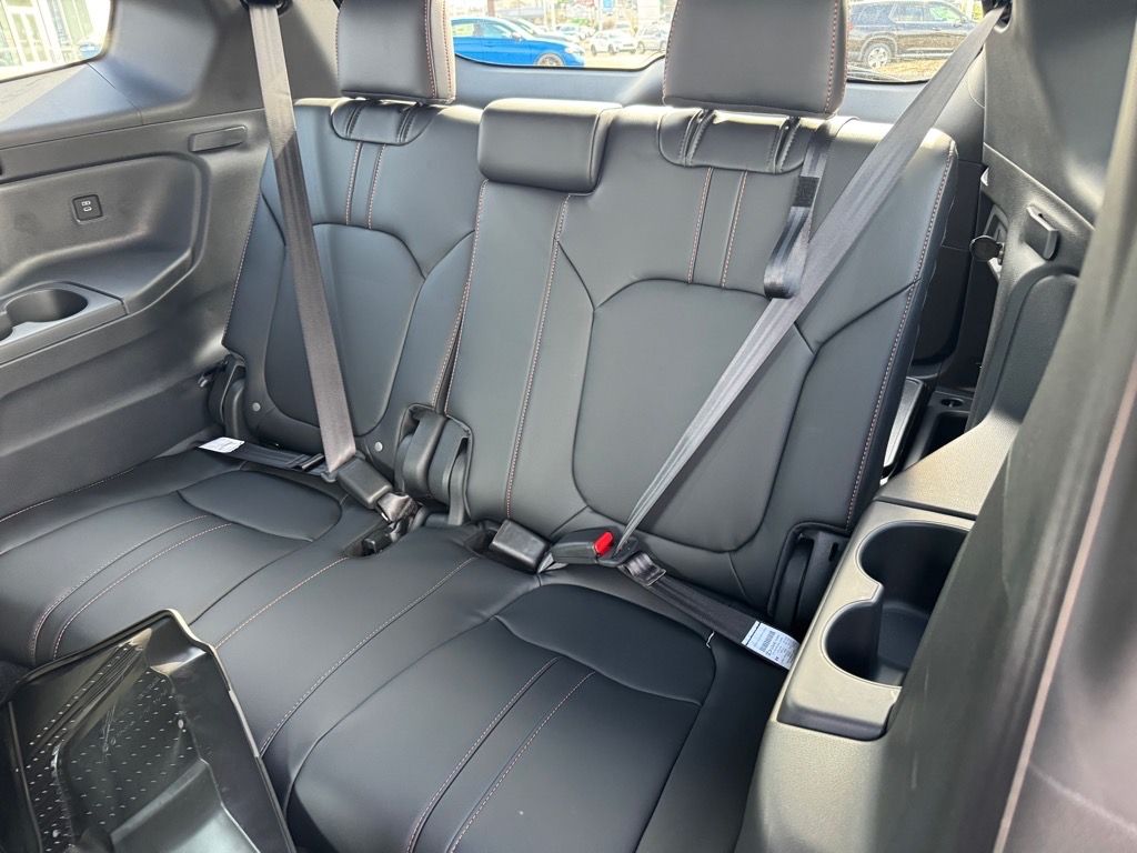 2025 Honda Pilot TrailSport photo 3