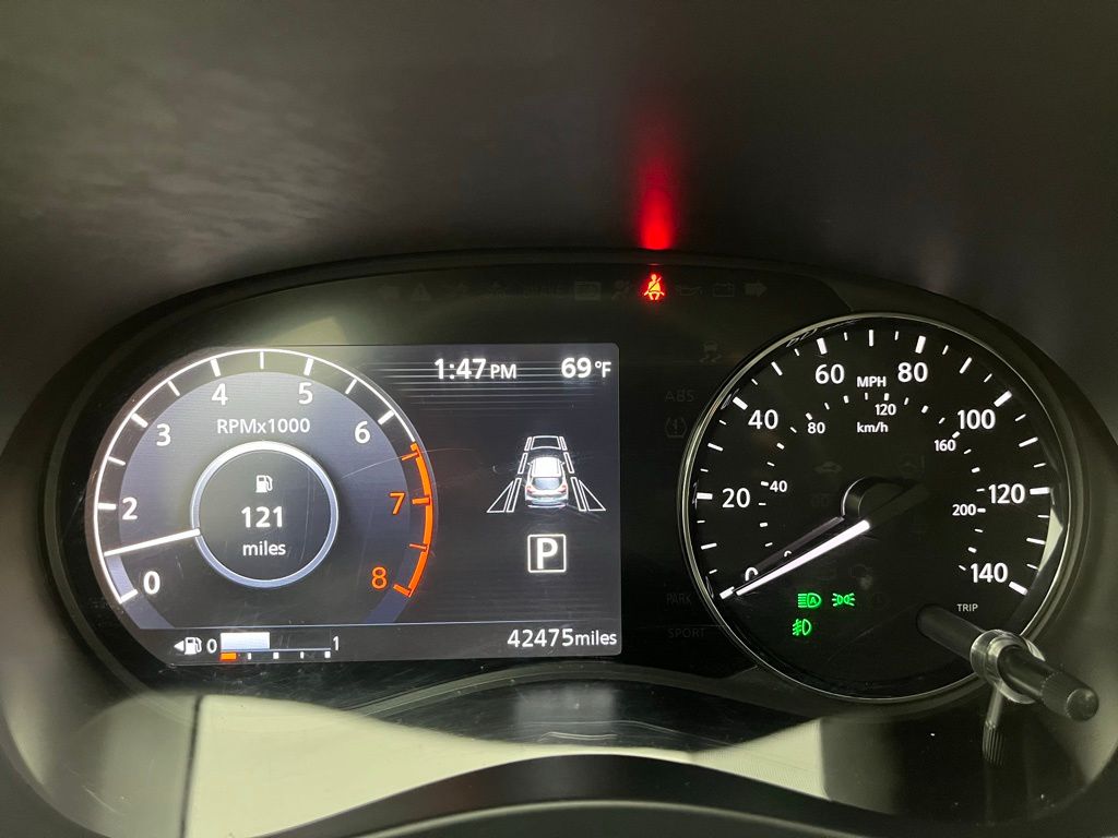 2023 Nissan Kicks SR photo 9
