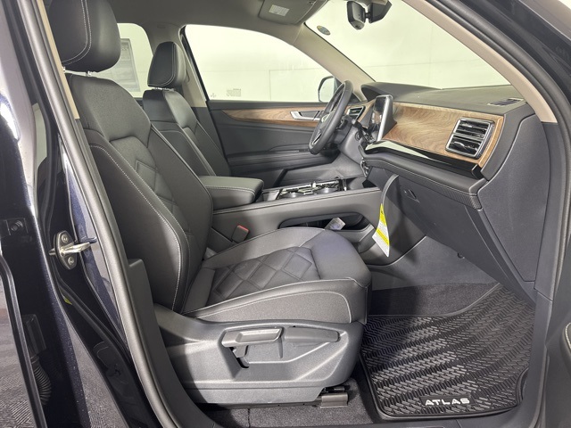 2026 Volkswagen Atlas SE Technology photo 3