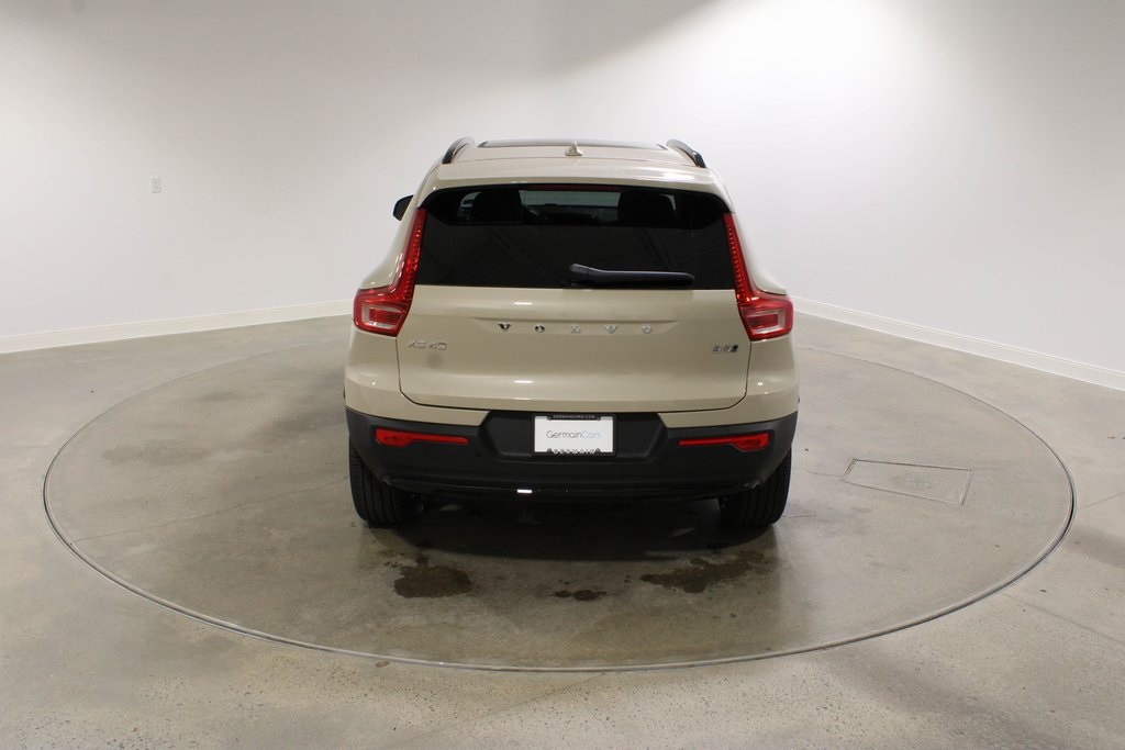 2026 Volvo XC40 photo 4