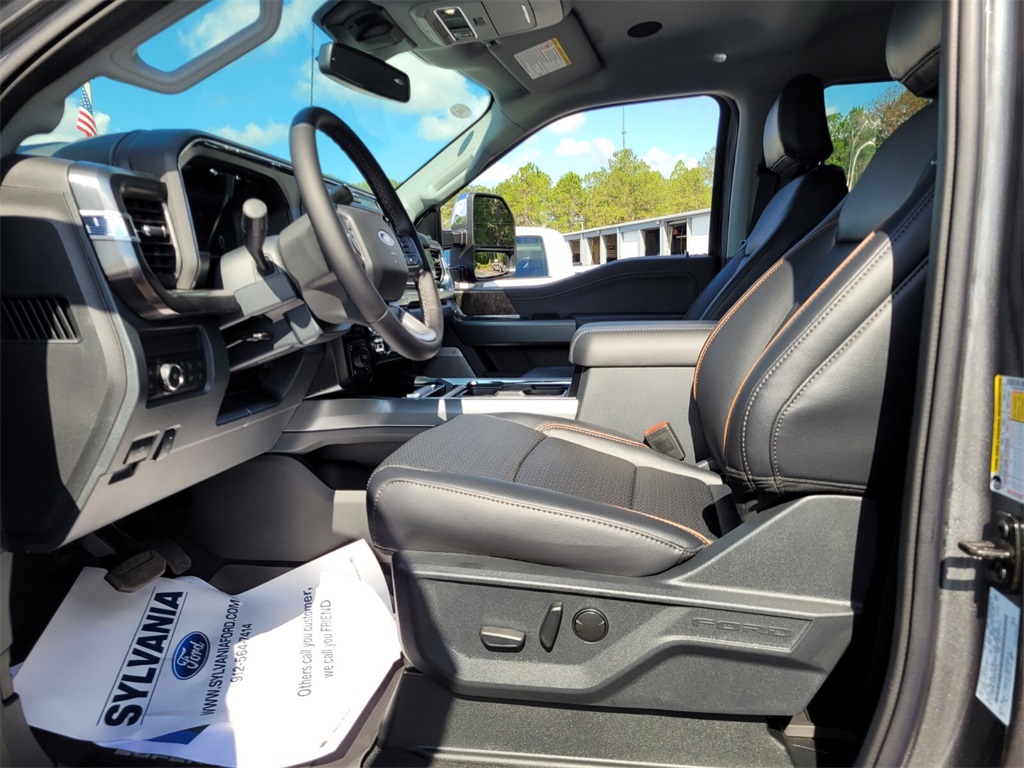 2025 Ford F-350 Lariat photo 5