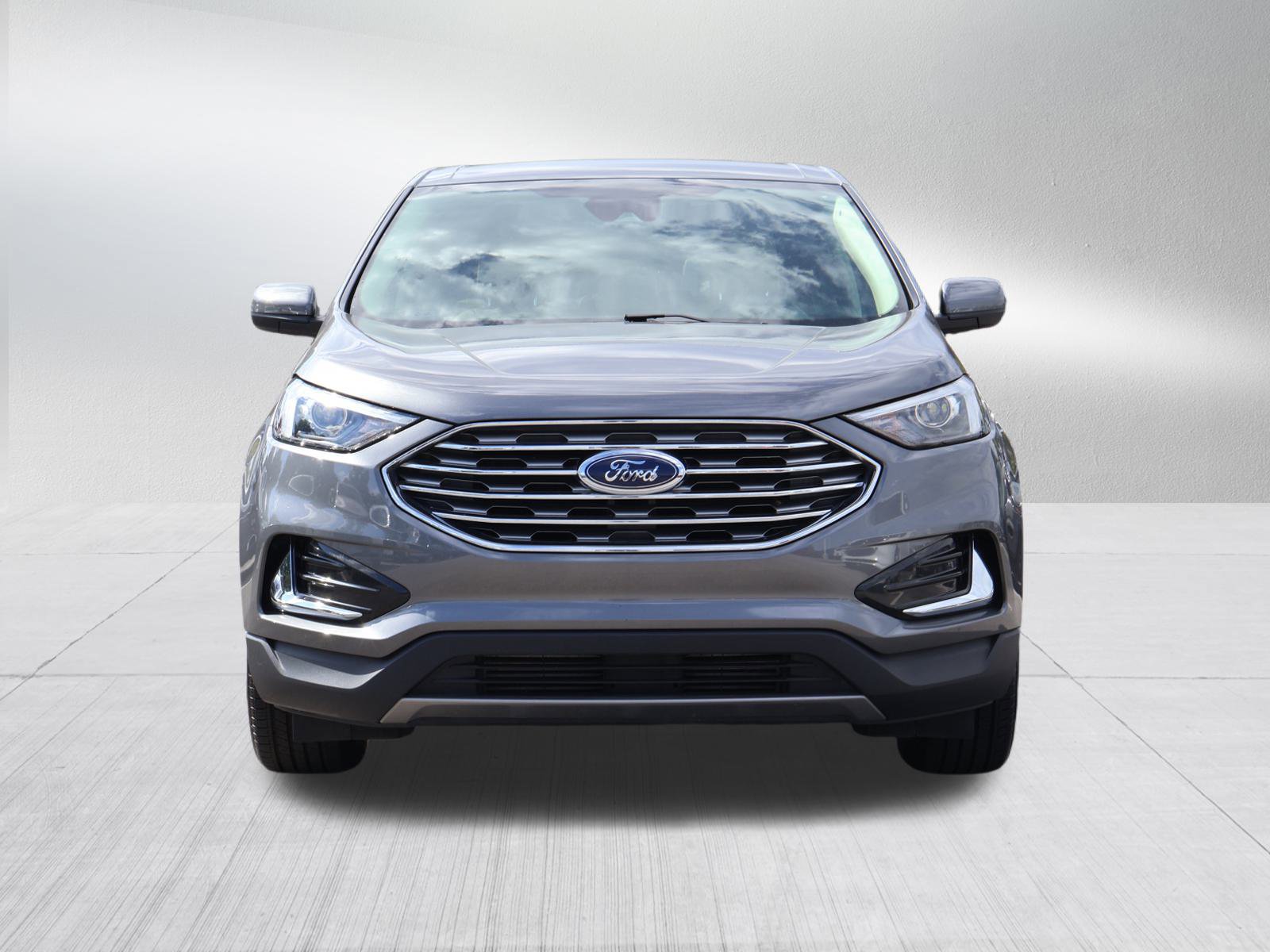 2022 Ford Edge SEL photo 2