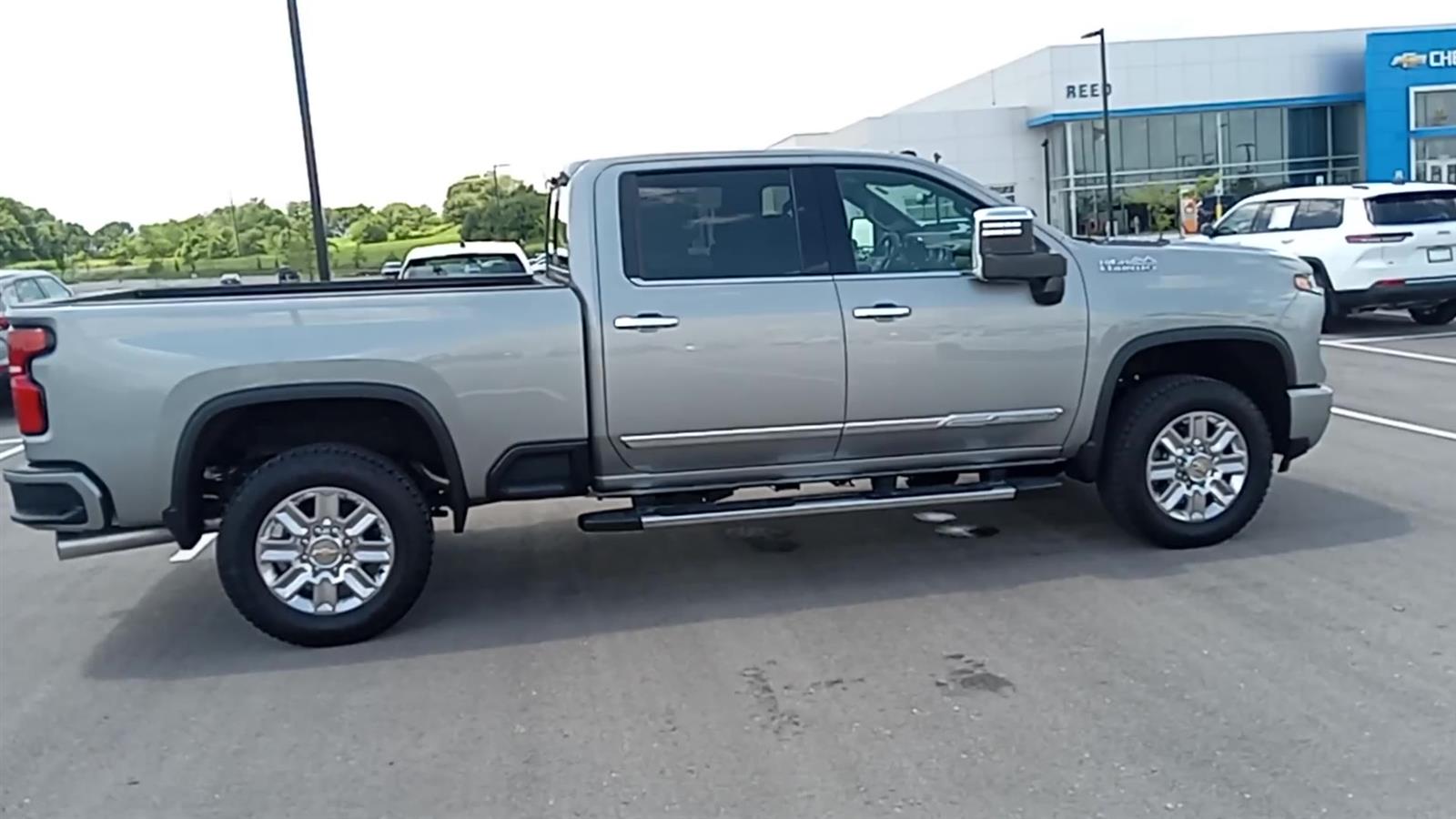 2025 Chevrolet Silverado 2500HD High Country photo 9