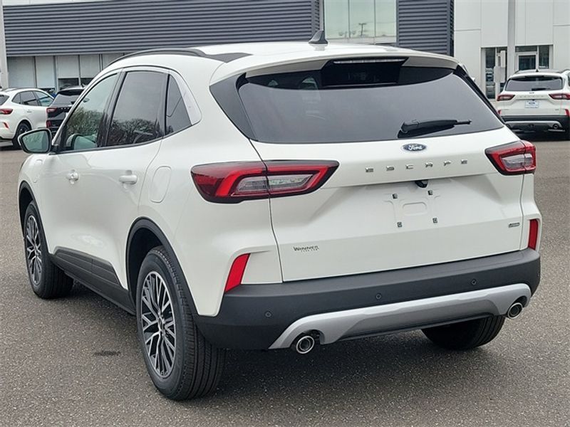 2024 Ford Escape Plug-In Hybrid photo 3