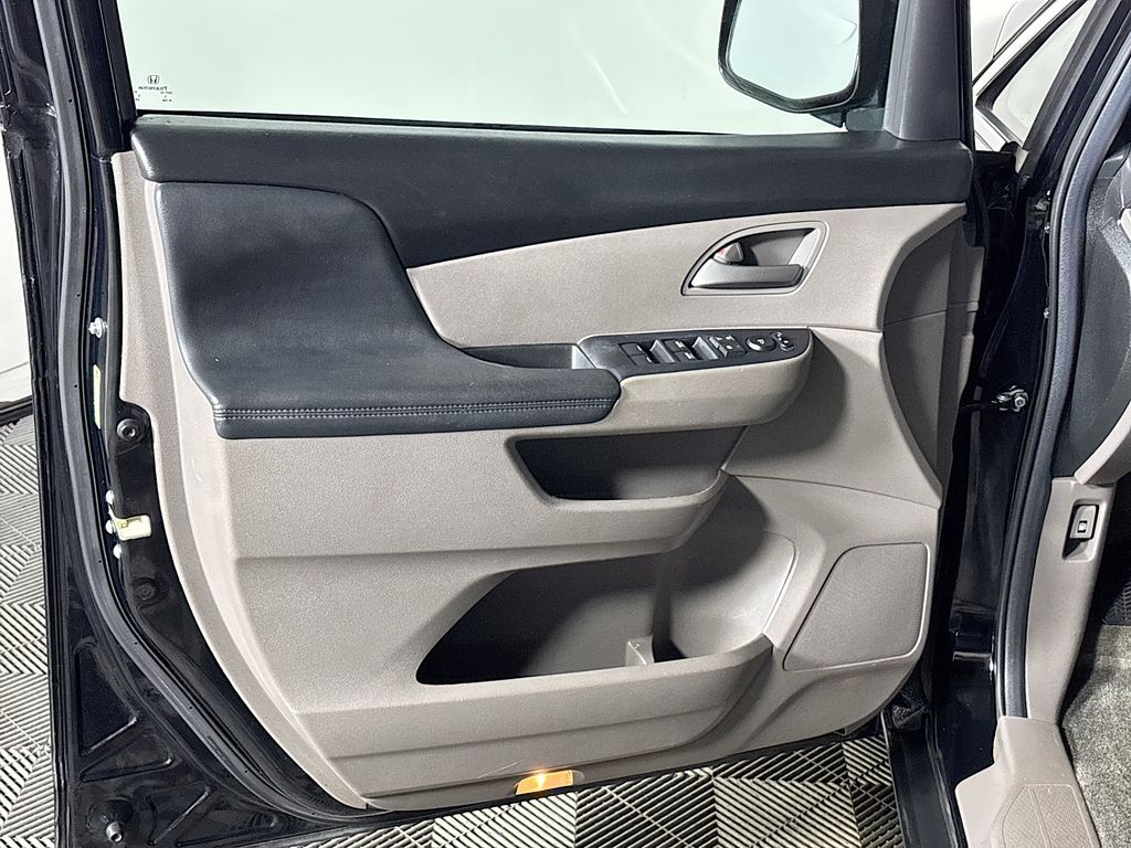 2013 Honda Odyssey EX-L photo 10