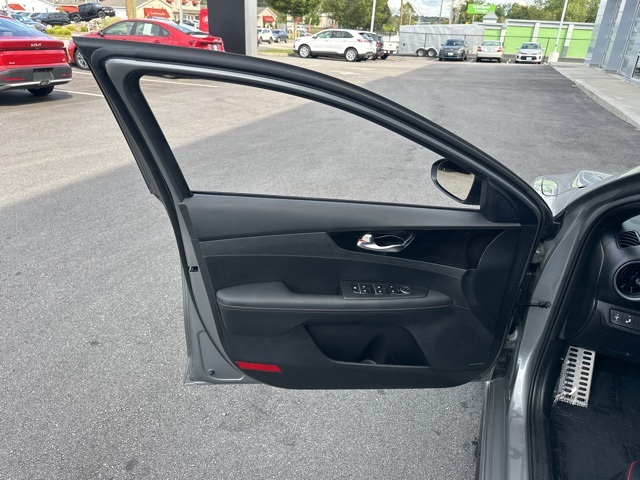2023 Kia Forte GT photo 33