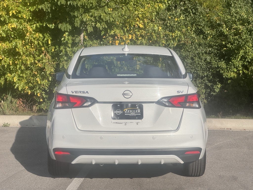 2023 Nissan Versa 1.6 SV photo 5