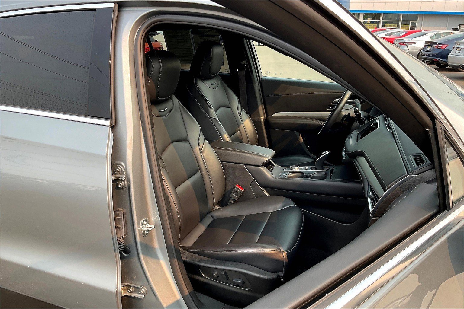 2023 Cadillac XT4 Premium Luxury photo 3