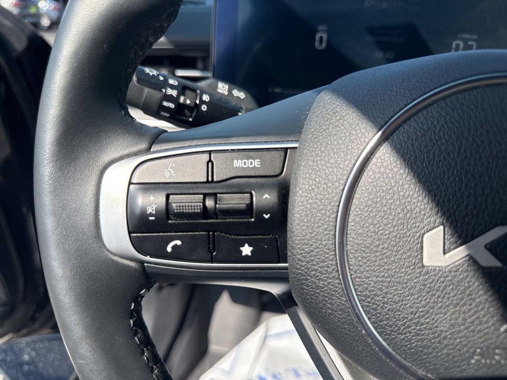 2025 Kia K5 GT-Line photo 14