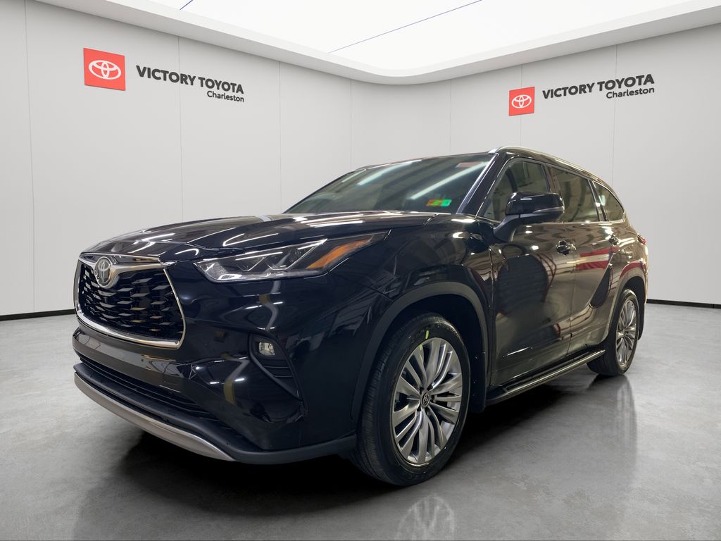 2026 Toyota Highlander Platinum's photo