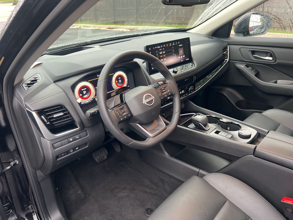 2025 Nissan Rogue SL photo 4