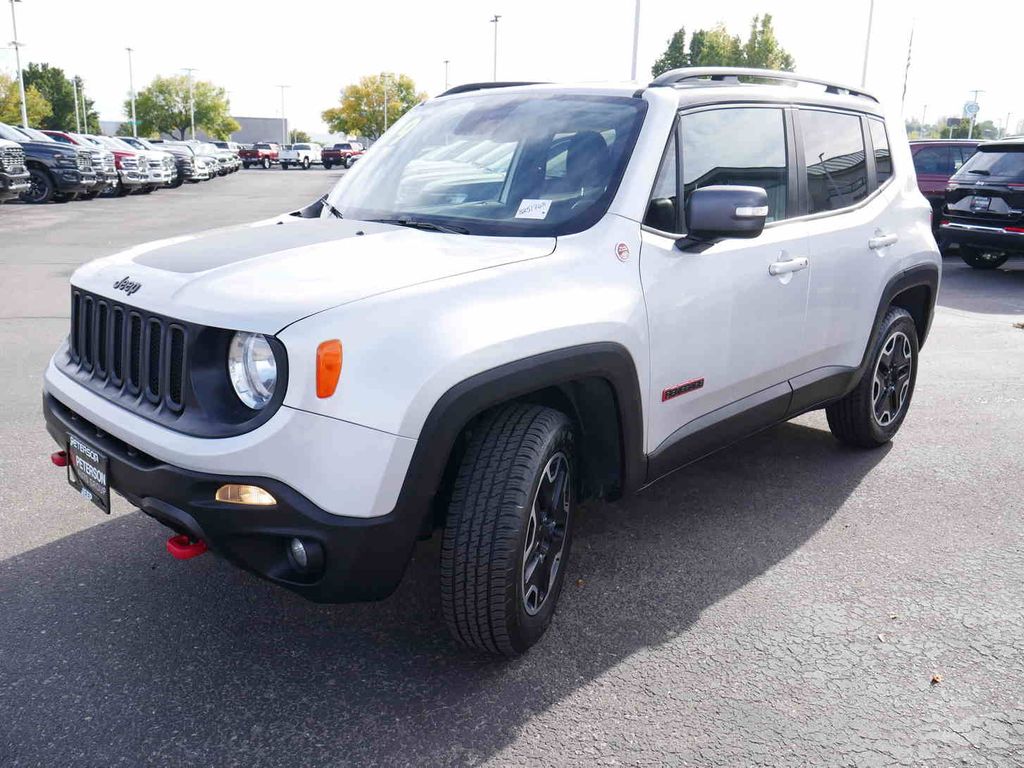 2016 Jeep Renegade Trailhawk photo 3