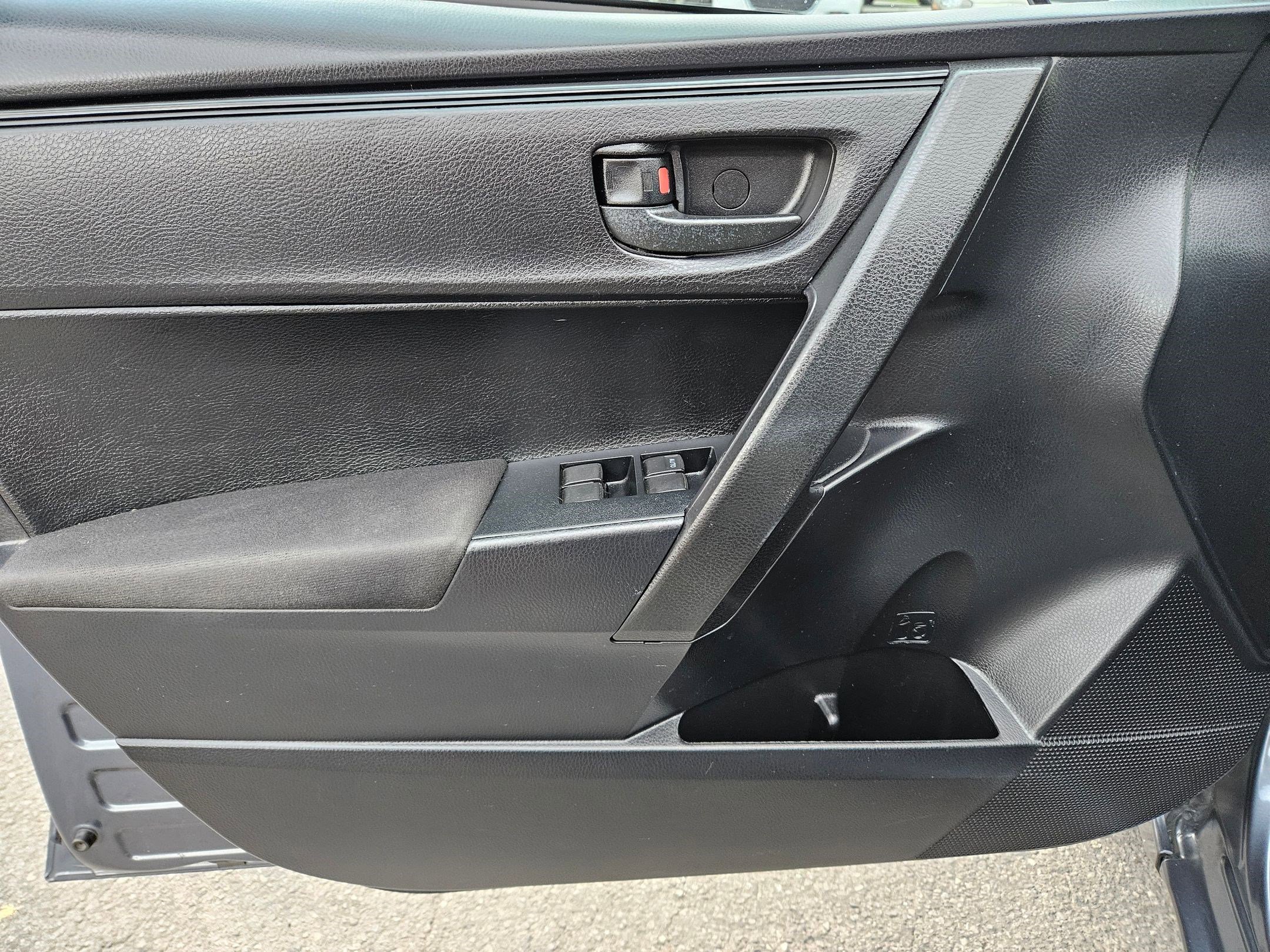 2018 Toyota Corolla L photo 11