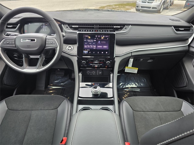 2025 Jeep Grand Cherokee Altitude X photo 3