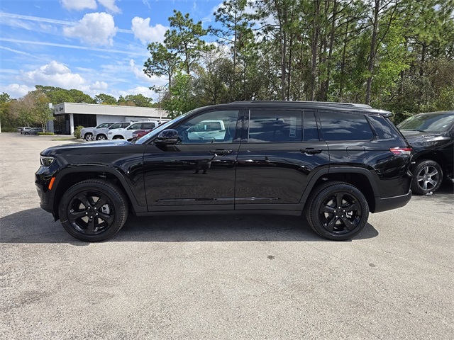 2025 Jeep Grand Cherokee Limited photo 2