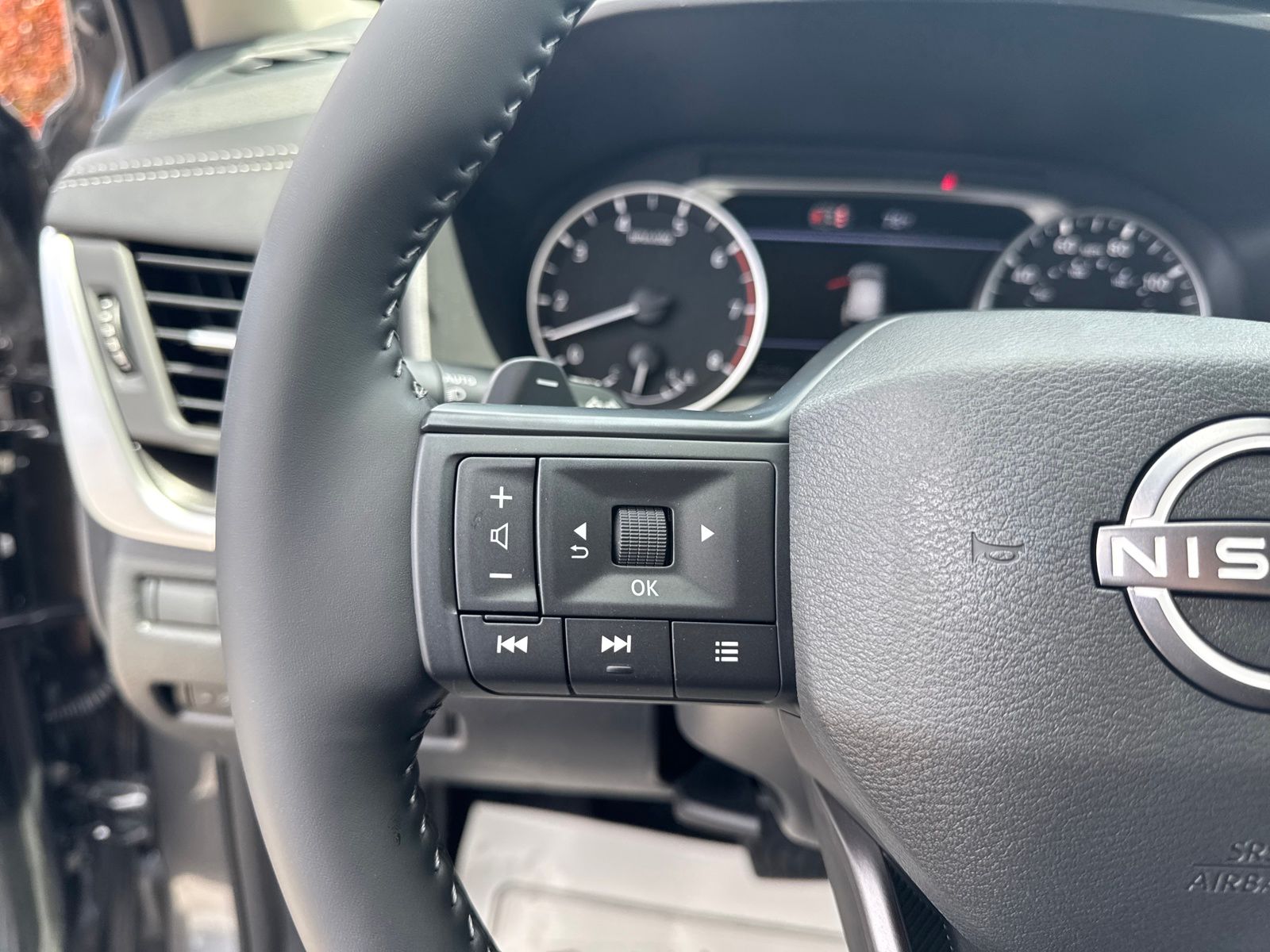 2026 Nissan Rogue SV photo 13