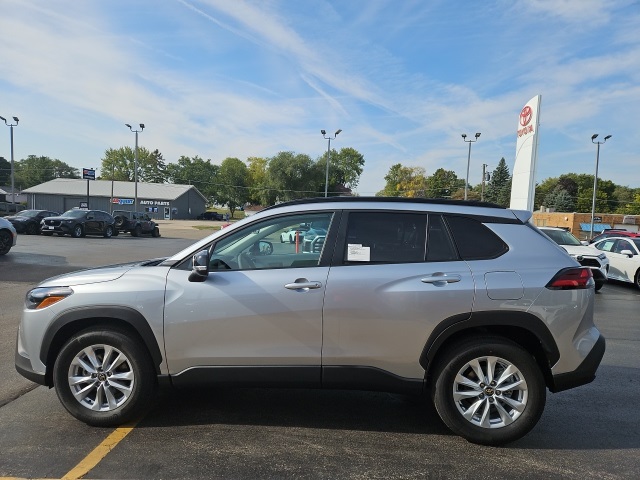 2026 Toyota Corolla Cross LE photo 4