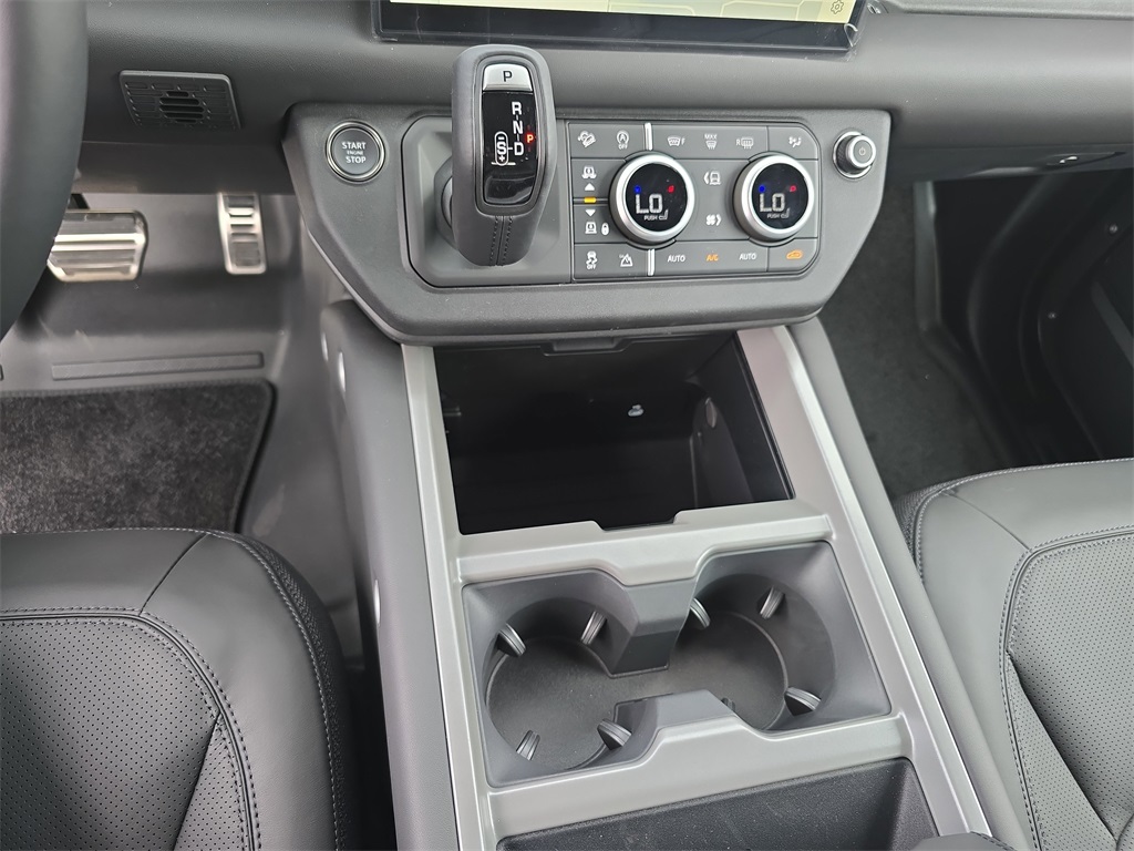 2025 Land Rover Defender 110 V8 photo 25