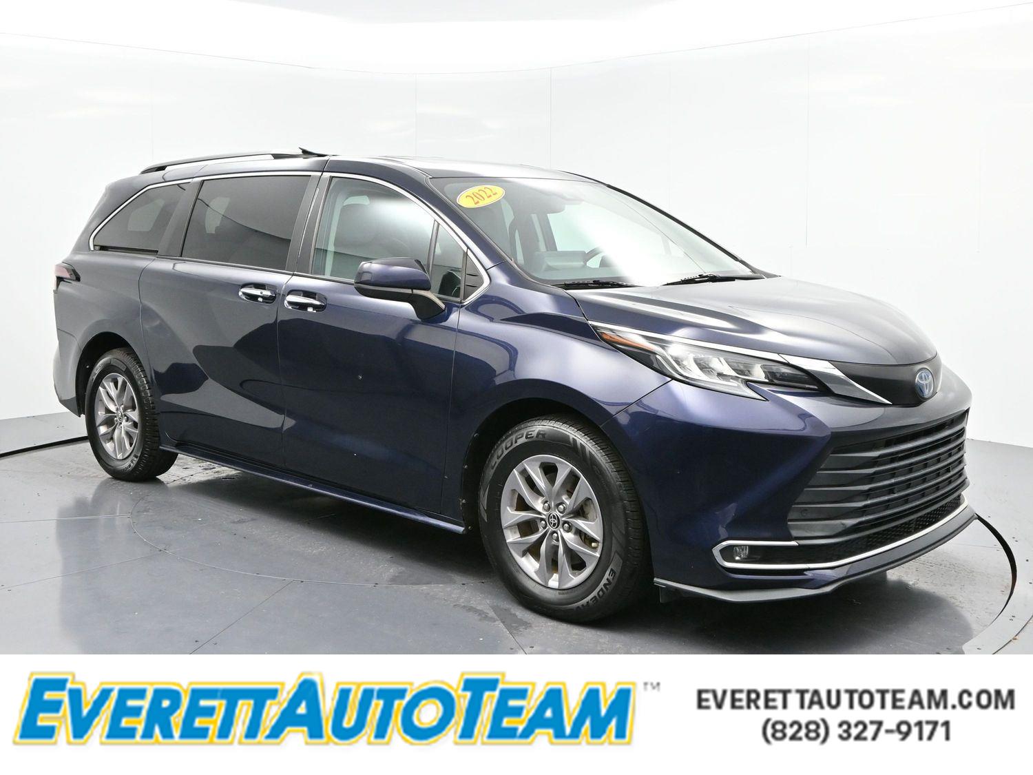 2022 Toyota Sienna XLE's photo