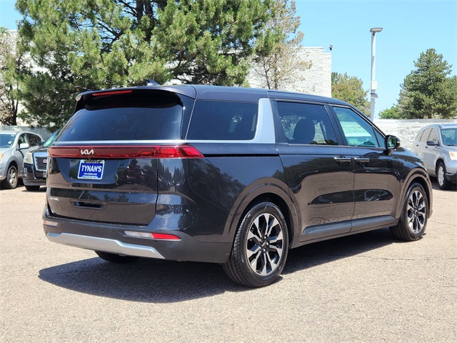 2024 Kia Carnival EX photo 2