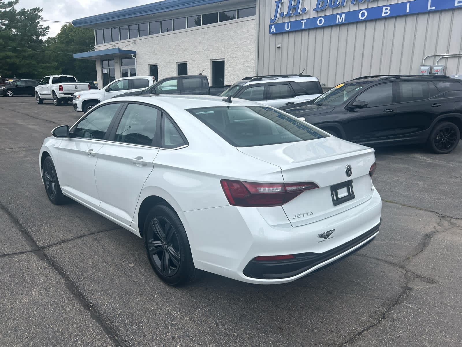 2022 Volkswagen Jetta SE photo 3