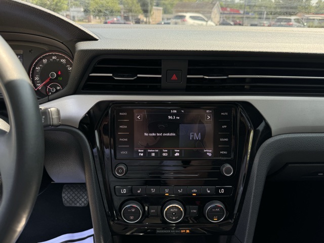 2021 Volkswagen Passat 2.0T SE photo 16