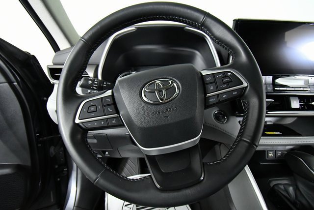 2023 Toyota Highlander Hybrid XLE photo 2