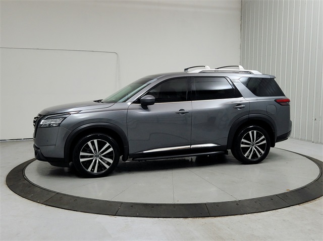 2023 Nissan Pathfinder Platinum photo 3