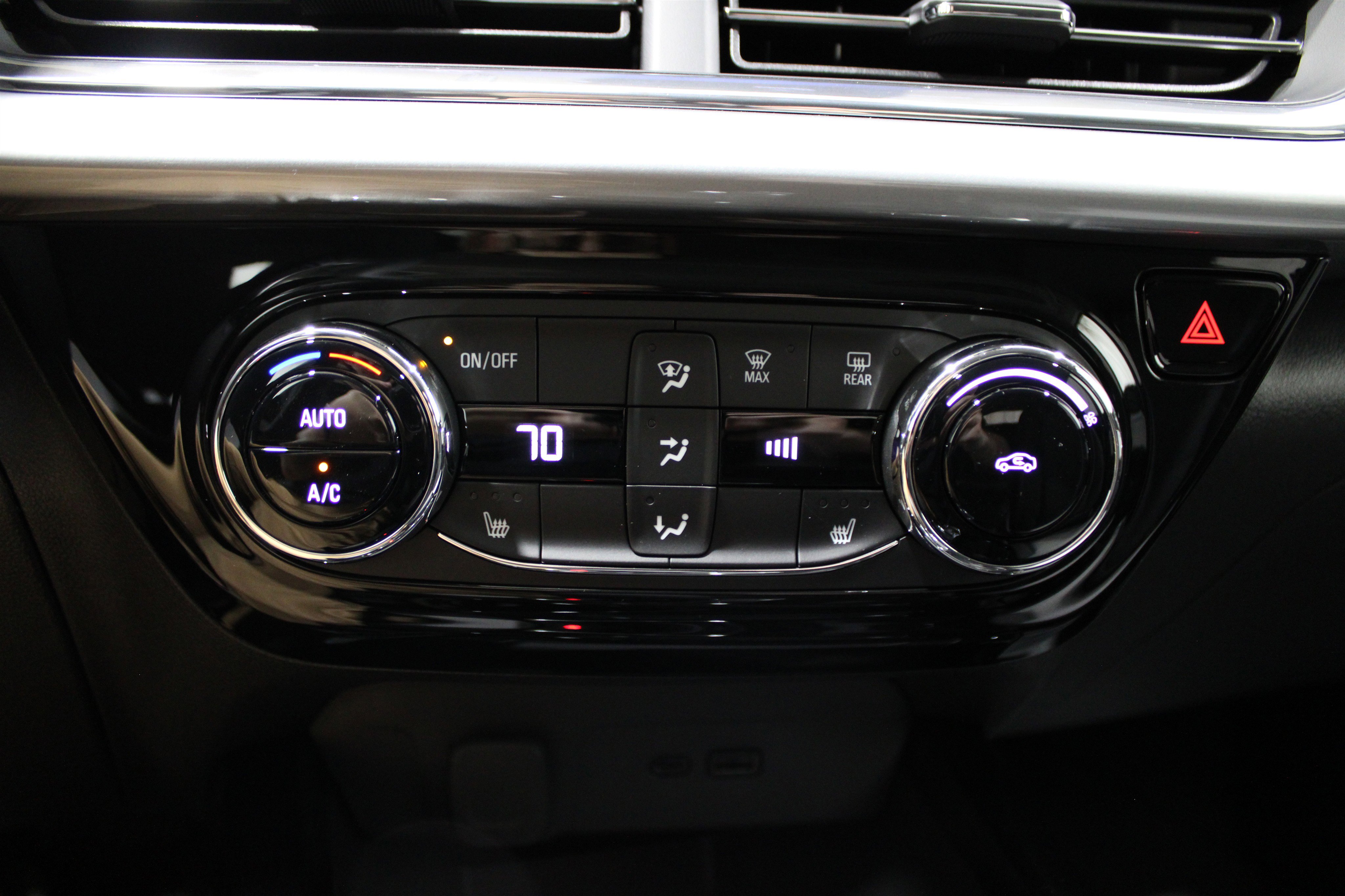 2025 Chevrolet Trax LT photo 16
