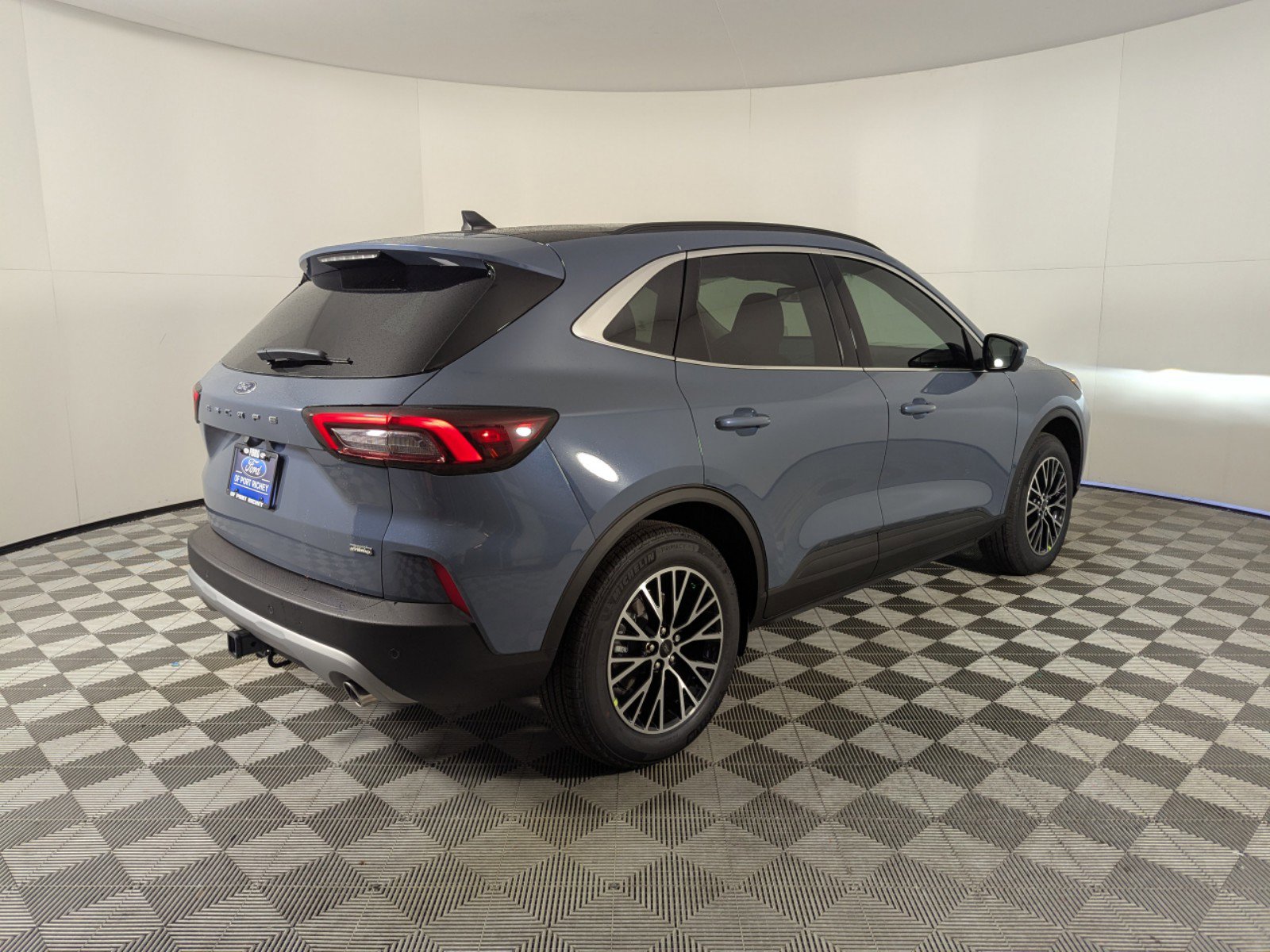 2025 Ford Escape photo 8