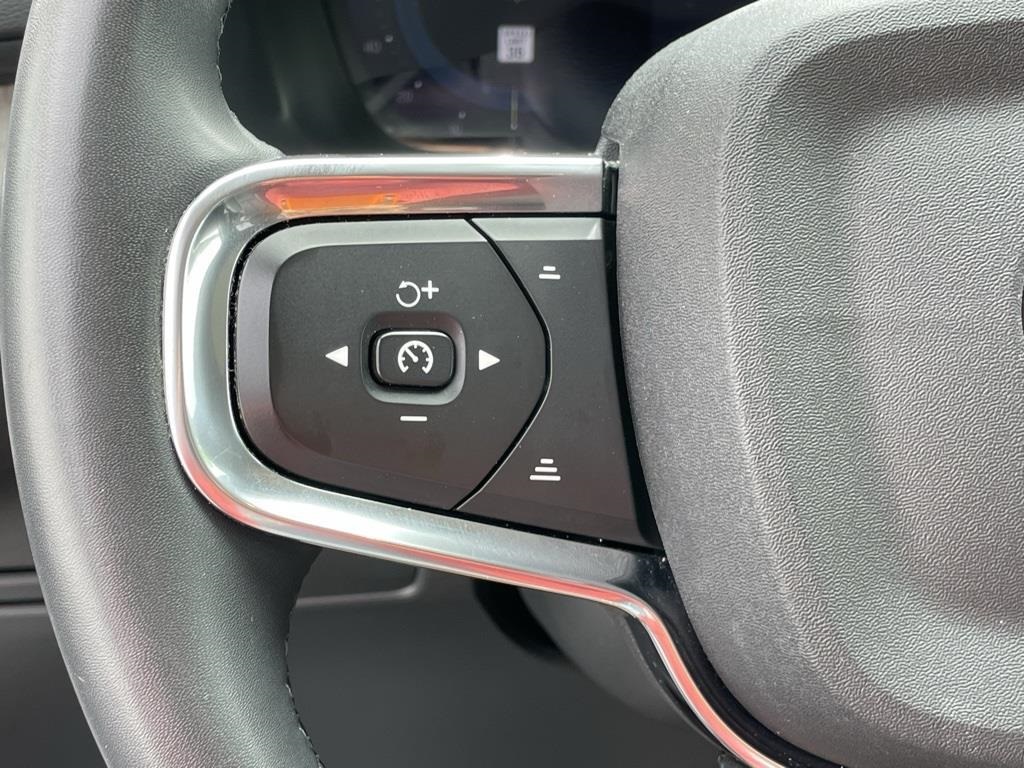 2023 Volvo XC40 Plus photo 10