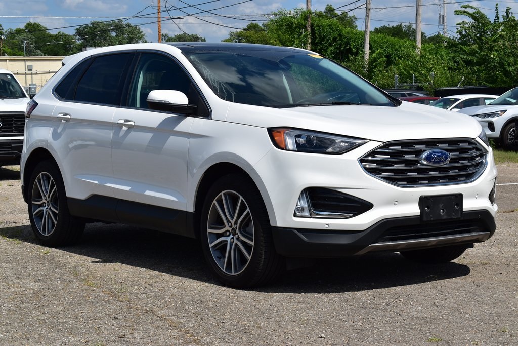 2024 Ford Edge Titanium photo 3
