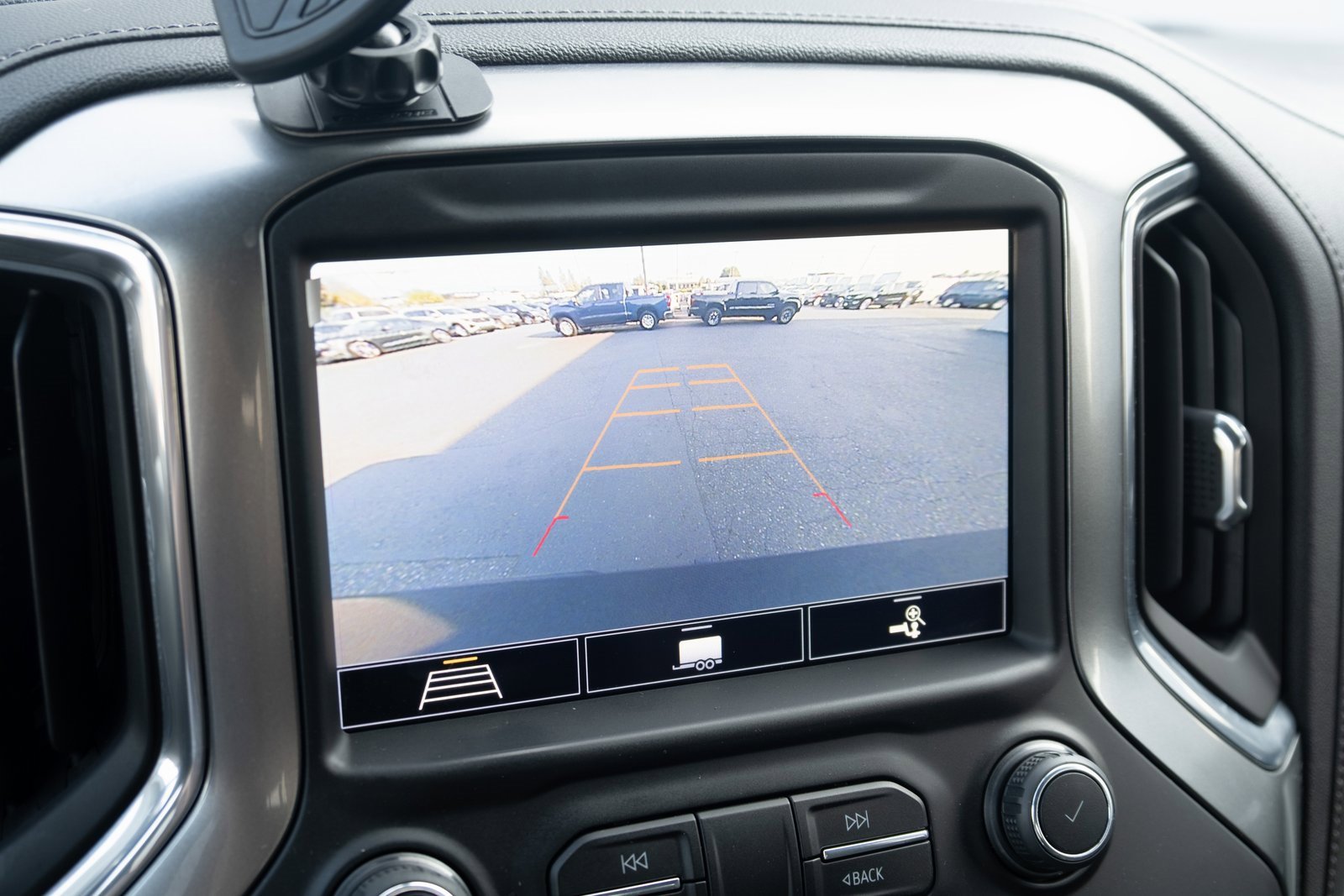 2020 Chevrolet Silverado 1500 LT photo 4